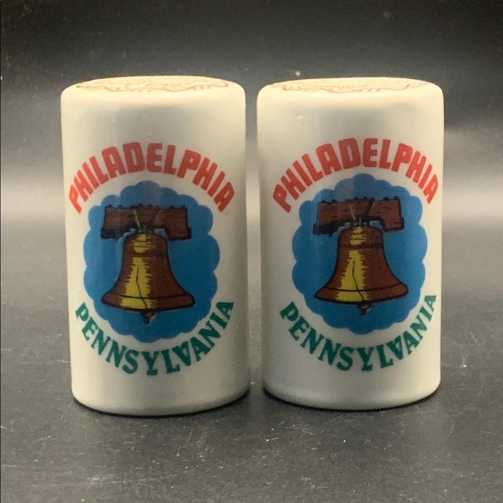Vintage Salt & Pepper Shaker Philadelphia Pennsylvania Made in Japan
